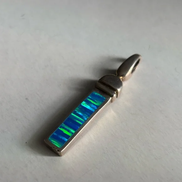 Vintage blue fire opal pendant - Picture 10 of 13